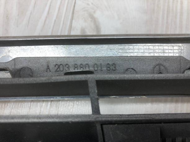 Решетка радиатора Mercedes W203 A2038800183