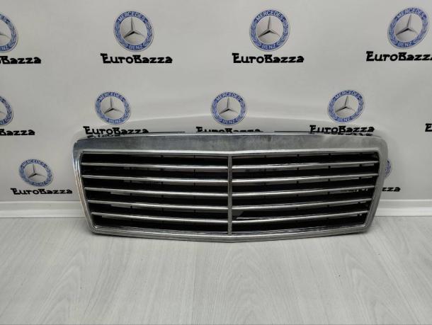 Решетка радиатора Mercedes W210 A2108800683