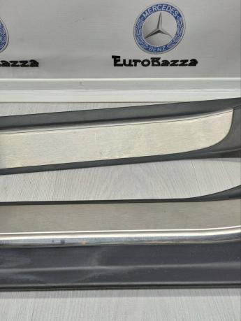 Накладка порога внутренняя задняя Mercedes W220 A2206803035