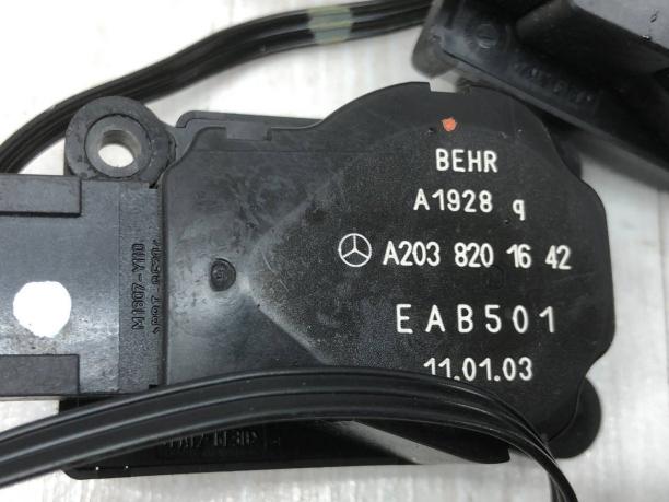 Проводка заслонок печки с приводами Mercedes W203 A2038201642
