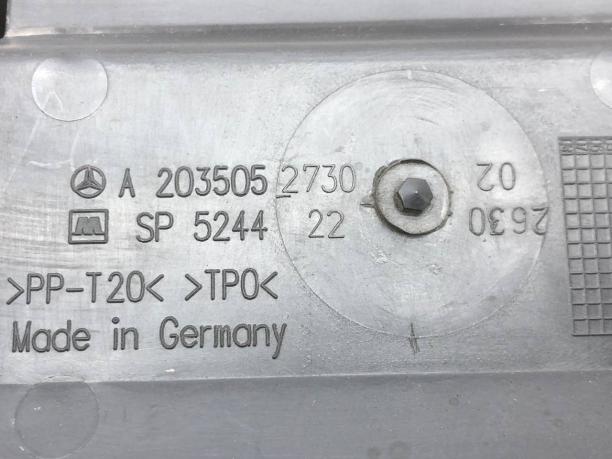 Накладка радиатора Mercedes W203 A2035052730