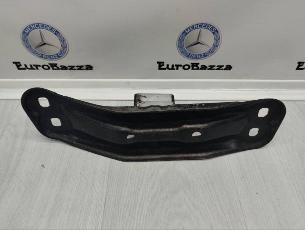 Подушка АКПП на площадке Mercedes W210 А2102400418 А2102400418