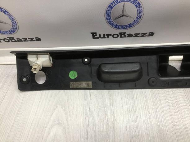 Накладка крышки багажника с кнопкой Mercedes W221 A2217500693