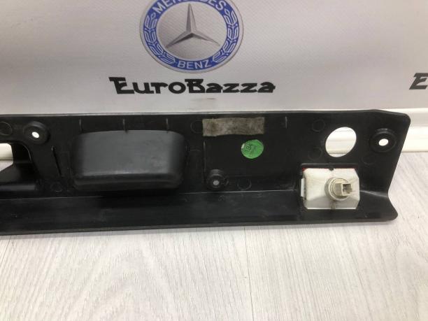 Накладка крышки багажника с кнопкой Mercedes W221 A2217500693