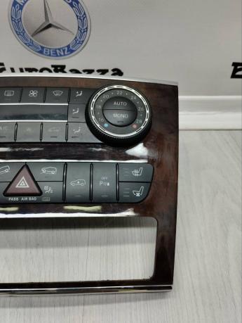 Блок кнопок центральной консоли Mercedes W164 A2518208389