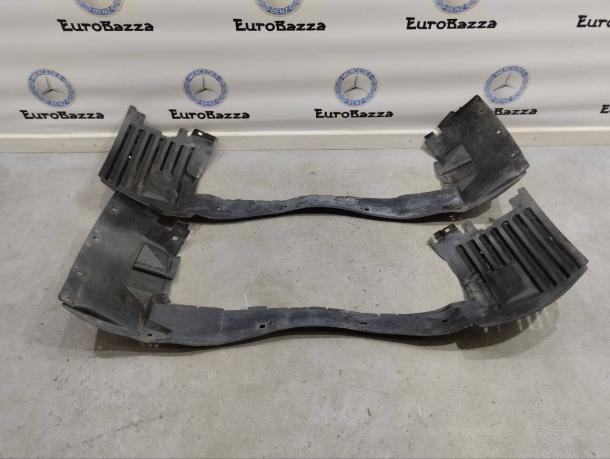 Подкрылок передний Mercedes C140 A1406981930