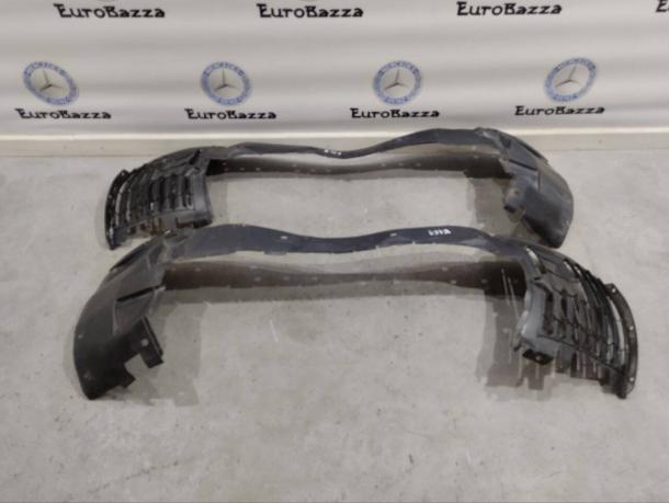 Подкрылок передний Mercedes C140 A1406981930