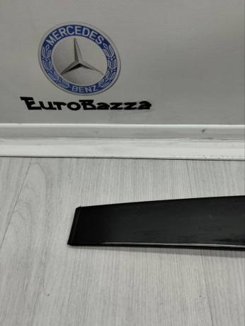Вертикальный молдинг задней двери Mercedes W211 A2116903487