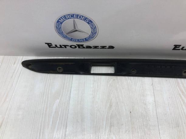 Молдинг крышки багажника Mercedes W210 A2107580438