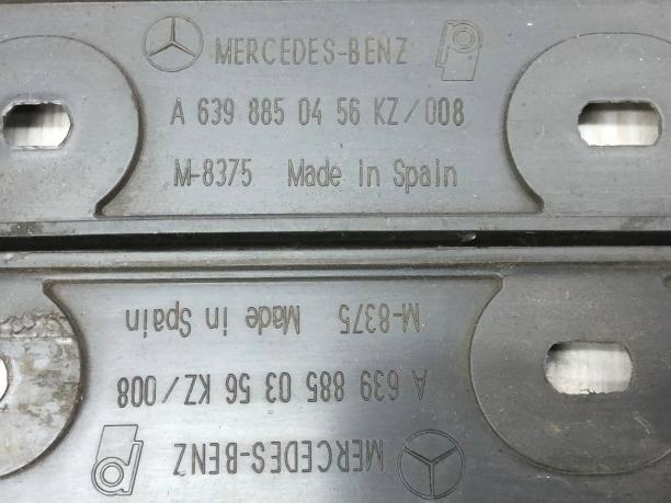 Направляющая заднего бампера Mercedes W639 A6398850356