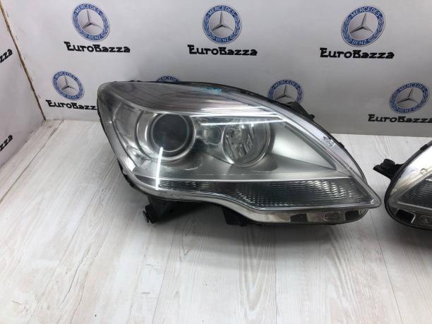 Ксеноновая фара Mercedes W251 A2518203761