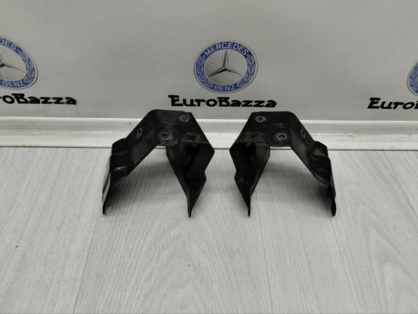Кронштейн передней панели Mercedes W220 А2206204714 А2206204714
