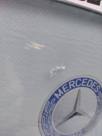 Стекло двери передней левой Mercedes W210 A2107200518