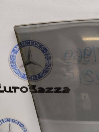 Стекло левой двери Mercedes W215 A2157200118