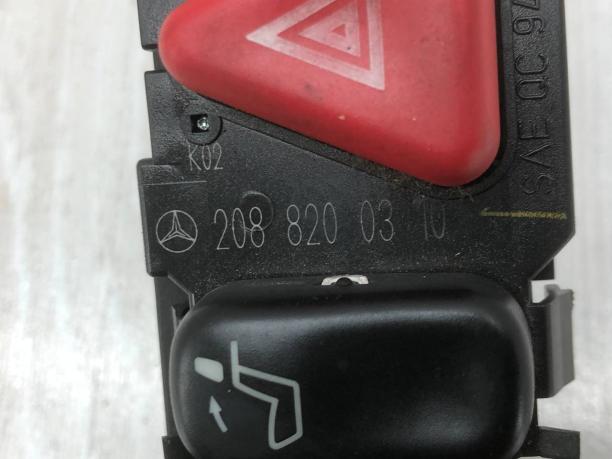 Блок кнопок центральной консоли Mercedes W210 A2108200151