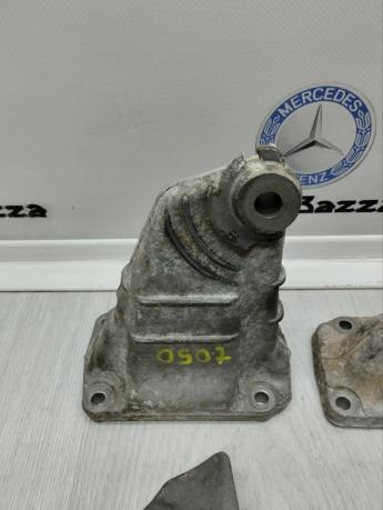 Кронштейн опоры двигателя Mercedes М113 A1132230204