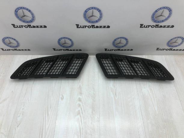 Решетка капота Mercedes R172 A1728800185