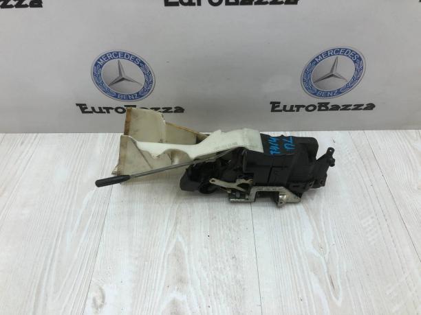 Замок двери передней левой Mercedes W210 A2027204335