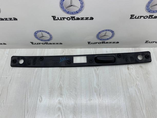 Накладка крышки багажника Mercedes W211 А2117500193 А2117500193