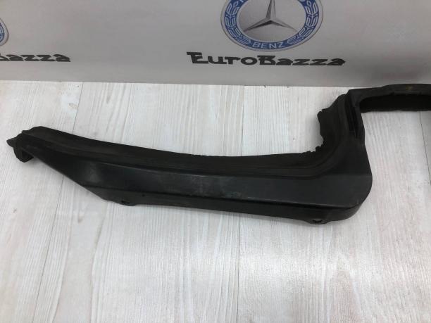 Резиновый уплотнитель капота Mercedes W210 A2108890098