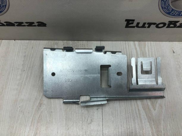 Кронштейн блока ZGS Mercedes W251 A2518272314