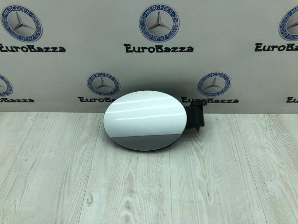 Лючок бензобака Mercedes W251 A2517570106