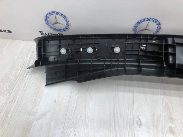 Накладка замка багажника Mercedes W251 A2516903925