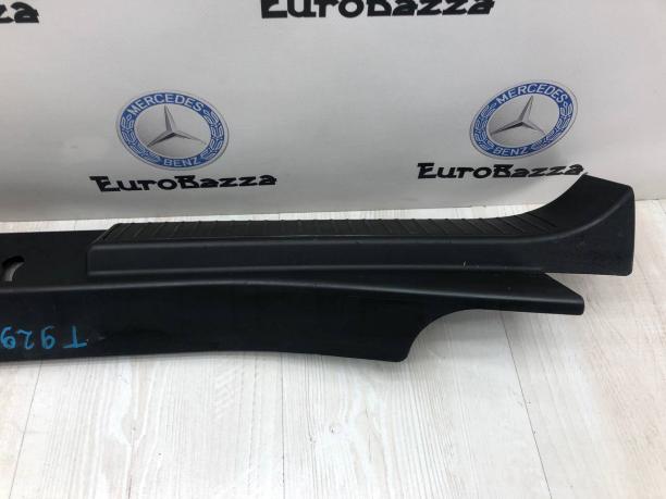 Накладка замка багажника Mercedes W251 A2516903925