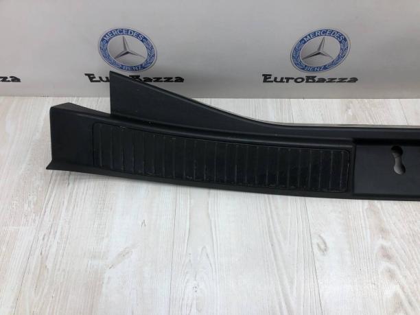 Накладка замка багажника Mercedes W251 A2516903925