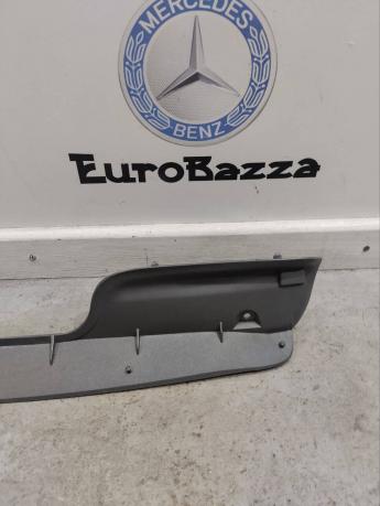 Накладка погрузочного контура Mercedes R230 A2306930020