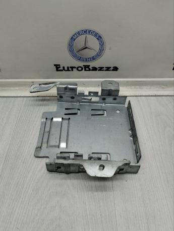 Кронштейн усилителя аудиосистемы Mercedes W164 A1645452240