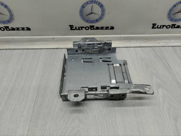 Кронштейн усилителя аудиосистемы Mercedes W164 A1645452240