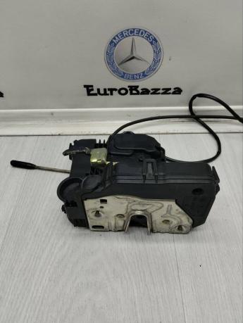 Замок двери передней правой Mercedes W203 A2037200435