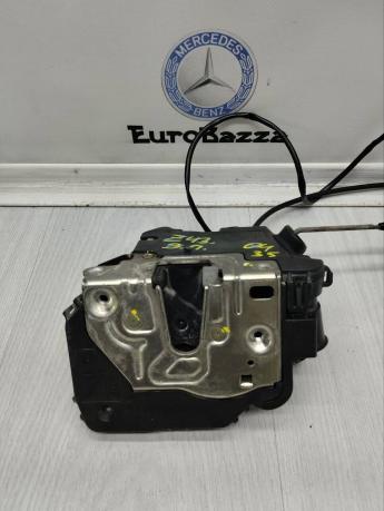 Замок двери передней правой Mercedes W203 A2037200435