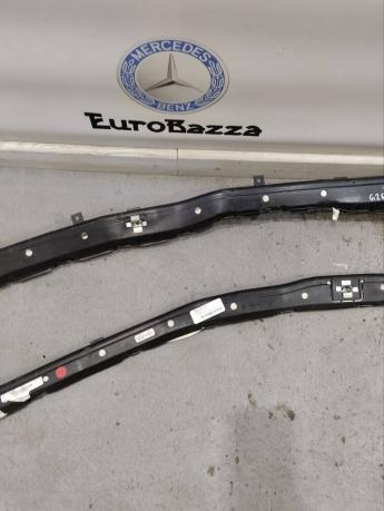 Шторка безопасности боковая Mercedes W251 A2518601105