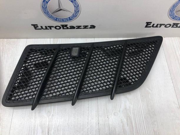 Решетка капота Mercedes W164 A1648800105