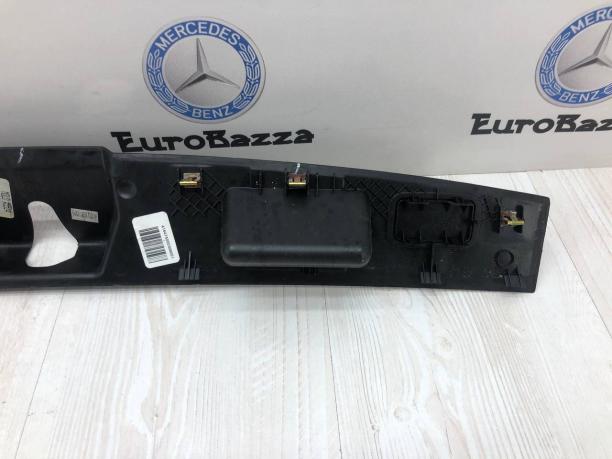 Накладка замка крышки багажника Mercedes W164 A1647400030