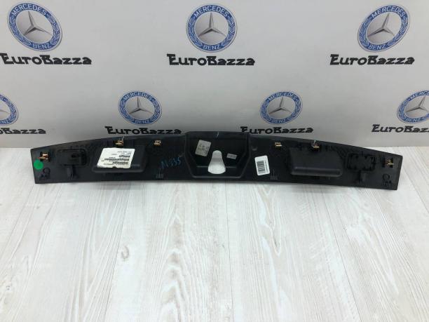 Накладка замка крышки багажника Mercedes W164 A1647400030