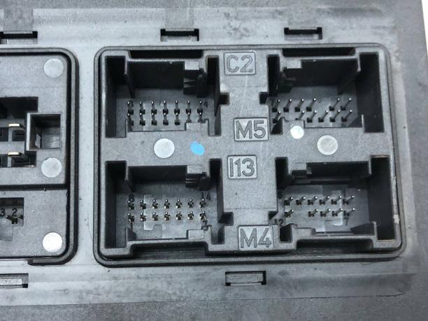 Блок предохранителей и реле спереди Mercedes W211 А2115453901 А2115453901