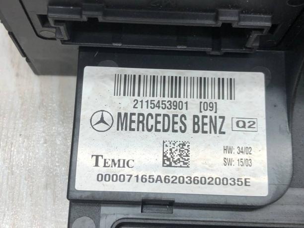 Блок предохранителей и реле спереди Mercedes W211 А2115453901 А2115453901