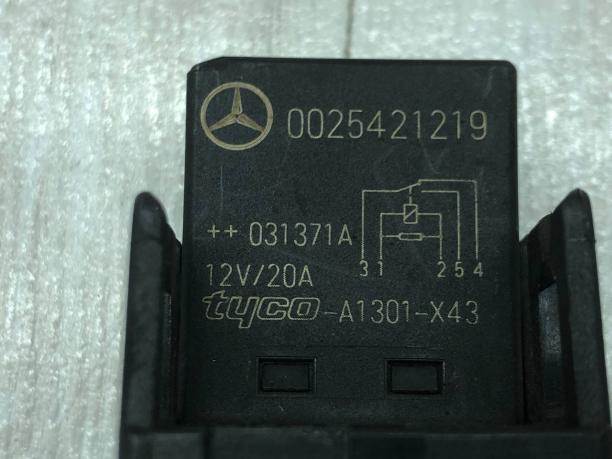 Реле на разъеме Mercedes W211 A0025421219