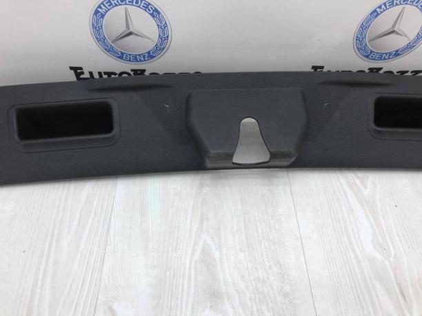 Накладка замка крышки багажника Mercedes W251 A2517470087