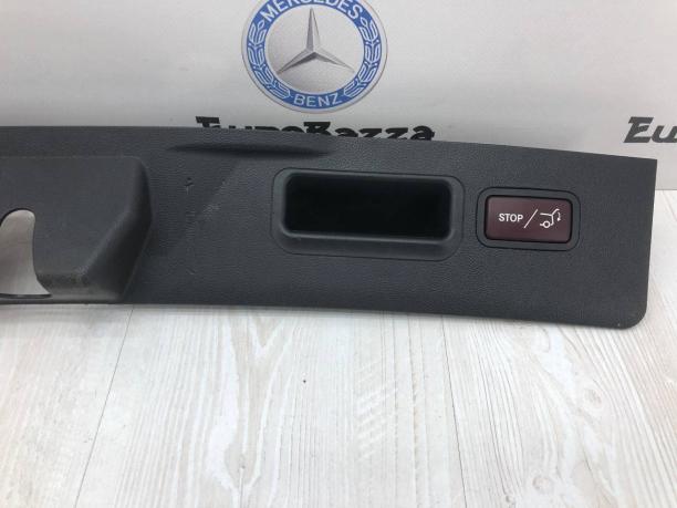 Накладка замка крышки багажника Mercedes W251 A2517470087