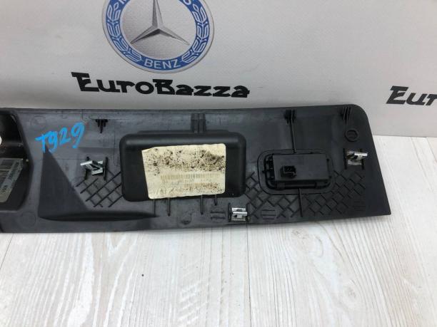 Накладка замка крышки багажника Mercedes W251 A2517470087