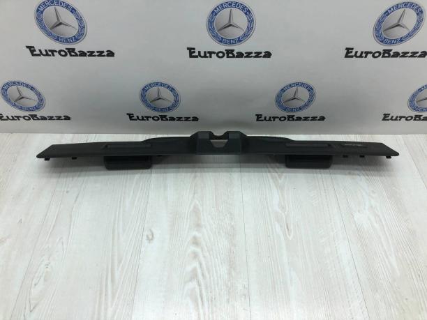 Накладка замка крышки багажника Mercedes W251 A2517470087