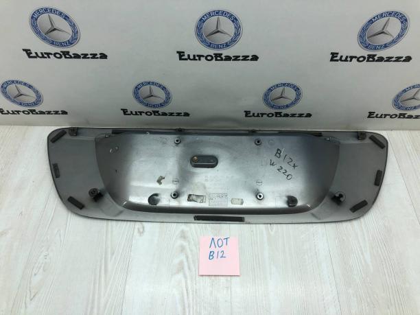 Накладка крышки багажника Mercedes W220 A2207500381