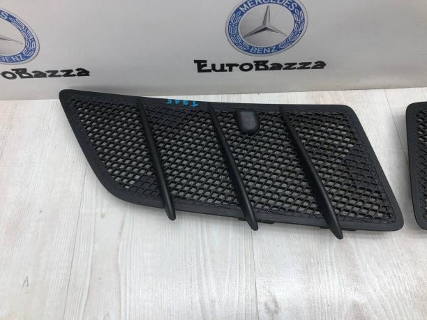 Решетка капота Mercedes W164 A1648804305