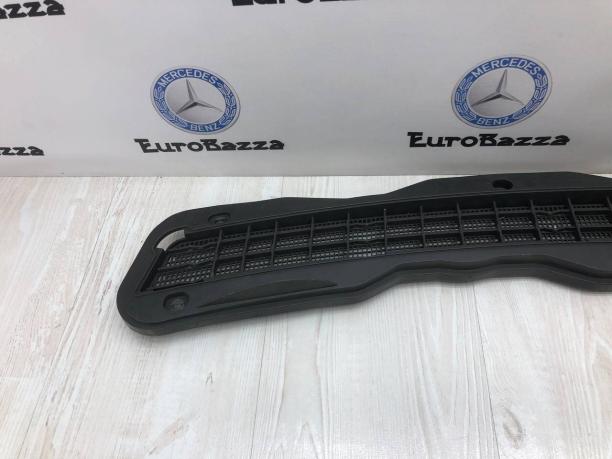 Решетка капота Mercedes W210 А2108800805 А2108800805