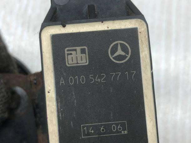 Датчик уровня подвески передний Mercedes X164 A0105427717