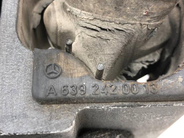 Подушка коробки Mercedes W639 A6392420013